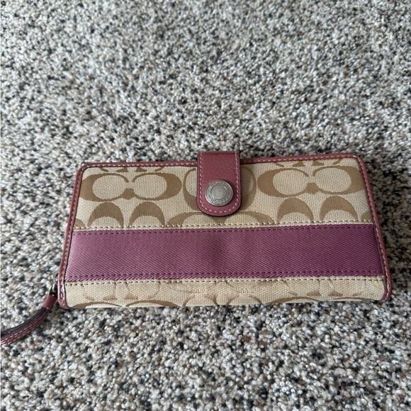 Coach Signature Canvas Wallet with Mauve Trim - Picture 1 of 4
